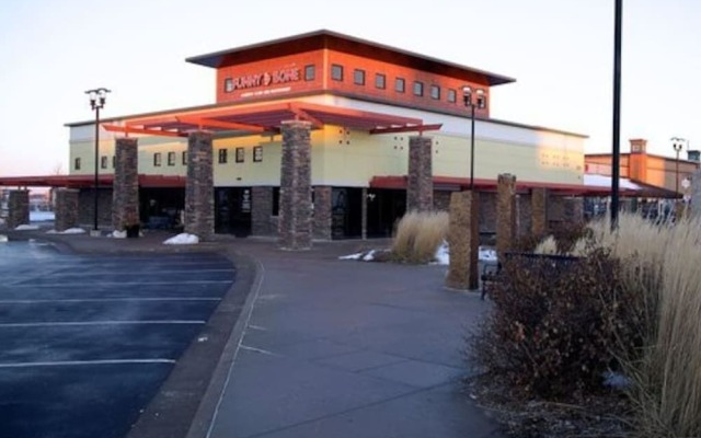 Onsite Gym Pool Fast Wifi More