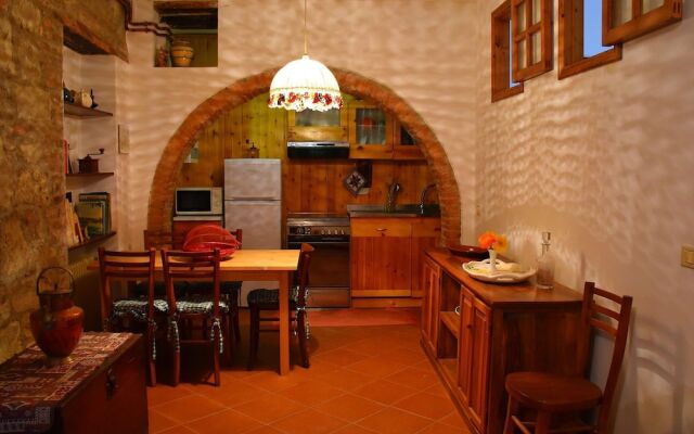 Cozy Holiday Home in Arezzo With Swimming Pool