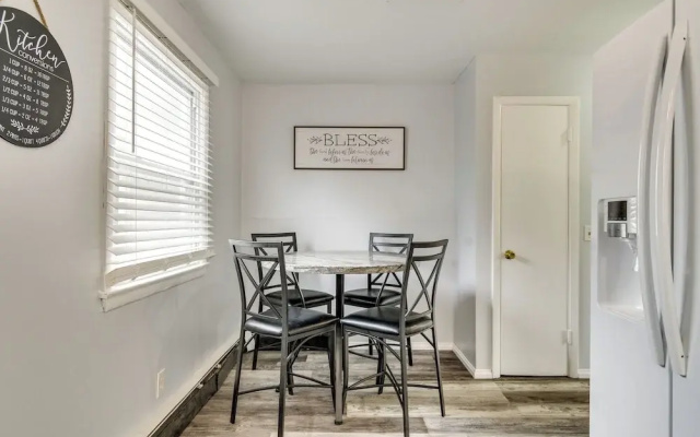 4 Mi to Dtwn Rochester: Charming Apt w/ Patio!