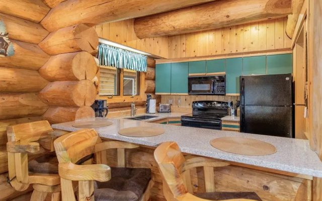 Moosehead Lodge 3 Bedroom Home by NW Comfy Cabins