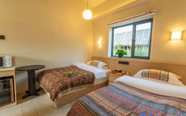 ZARAT · Mountain Cloud Designer Boutique Homestay (Kanas Old Village Branch) – Guest Rooms – Altay