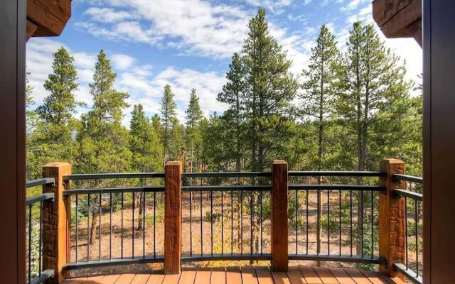 Hatari Lodge 5 Bedroom Home by RedAwning