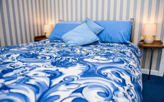 All Seasons Gatwick Guest House