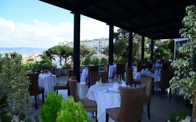 El Minzah Hotel