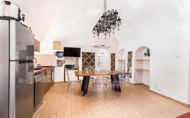 Private House 5 BDR In Mamilla up to 12 People !