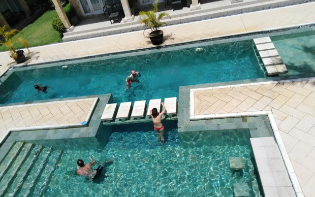 Bali Court Hotel and Apartments
