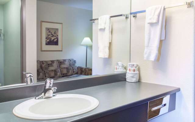 Super 8 by Wyndham Truro NS