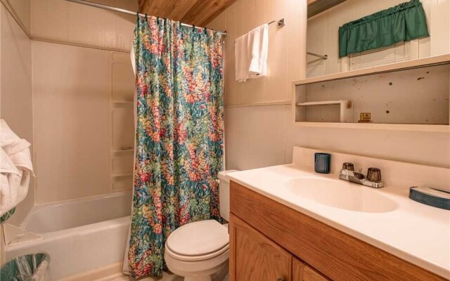 Echota 4 Bedroom Home with Hot Tub