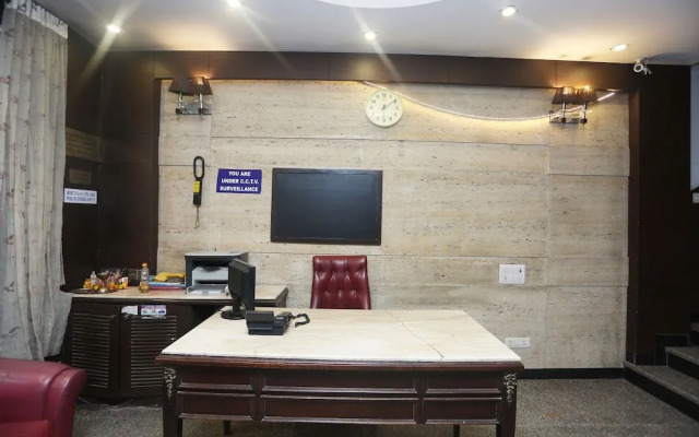 OYO 27928 Metropolis Guest House