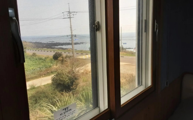 Seogwipo Hayanunduk Pension