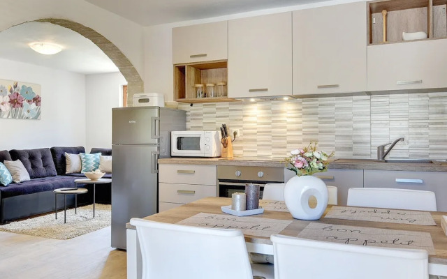 Modern Holiday Home in Medulin With Pool