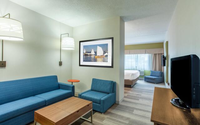 Holiday Inn Express Hauppauge, an IHG Hotel