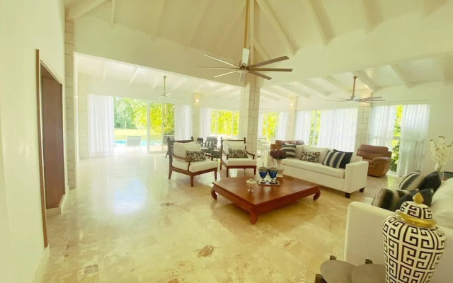 Seasideserenity - Luxury Villa Steps From The Beach