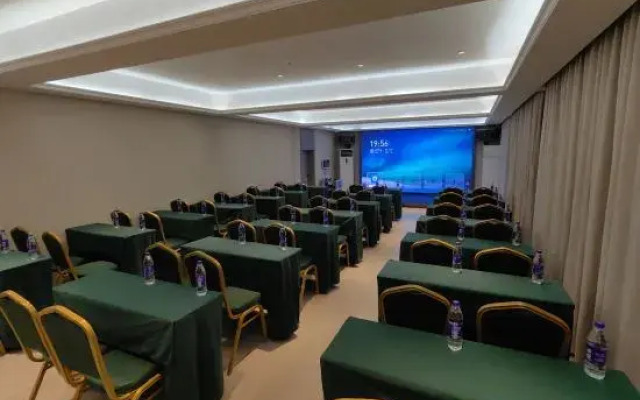 Trip.com Hotel (Xinzheng Xiasi International College Branch)