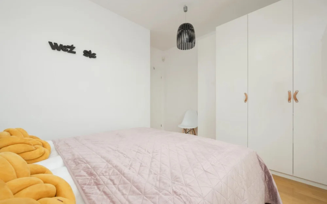 Apartment With Parking by Renters
