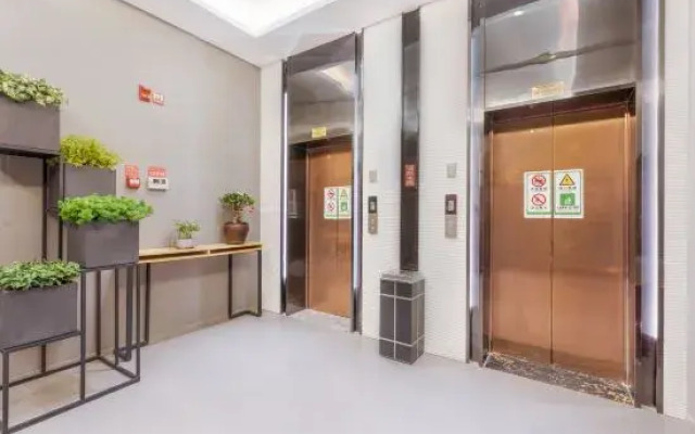 Hongcheng Hotel (Turpan Silk Avenue Government Affairs Service Center Branch)