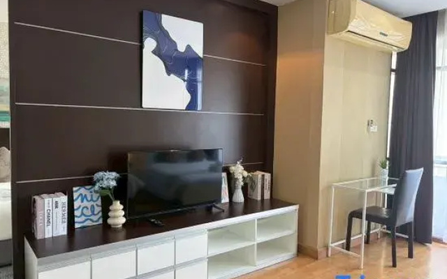 The Wooden Nest Warm Stay at Sukhumvit 8