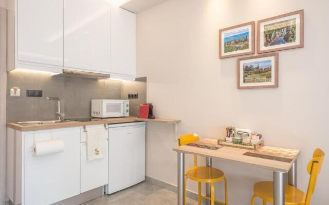✰Bright, renovated, spacious and cosy studio✰
