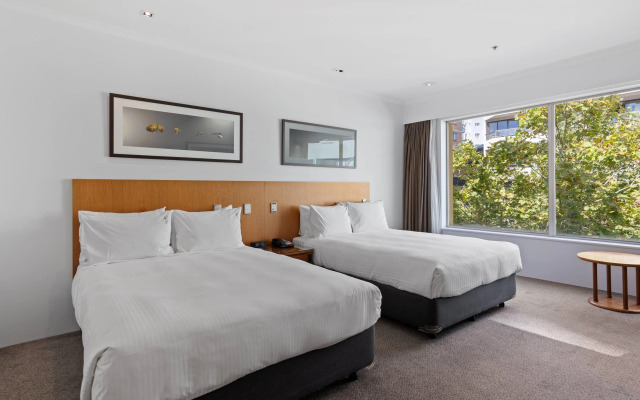 Holiday Inn Sydney Potts Point by IHG