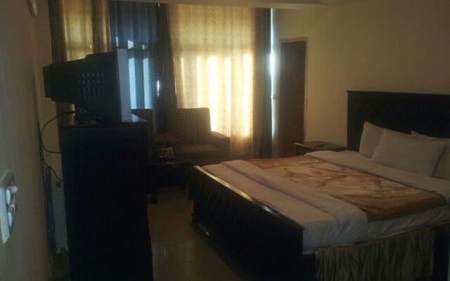Hotel Move-N-Pick