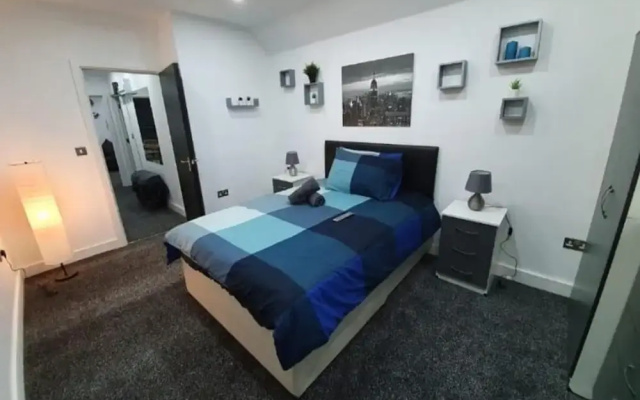 3 Bedrooms Apartments Near Town Center