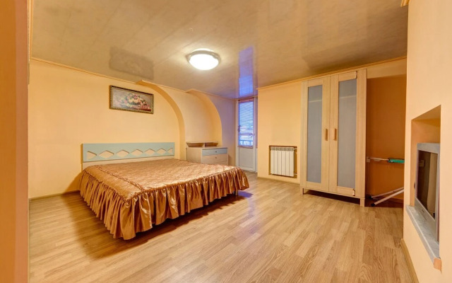 Elegant Apartment on Saksagans'kogo street