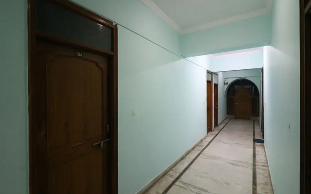 Oyo 26657 Vrindaban Guest House