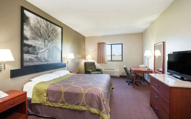 Super 8 Iola KS