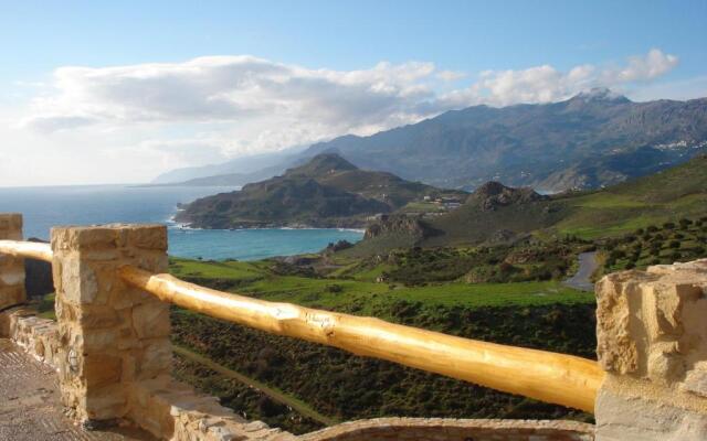 Venus Hill Studio with private pool by the sea