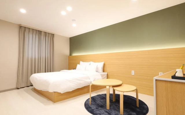 Calm Rest Hotel Gimhae