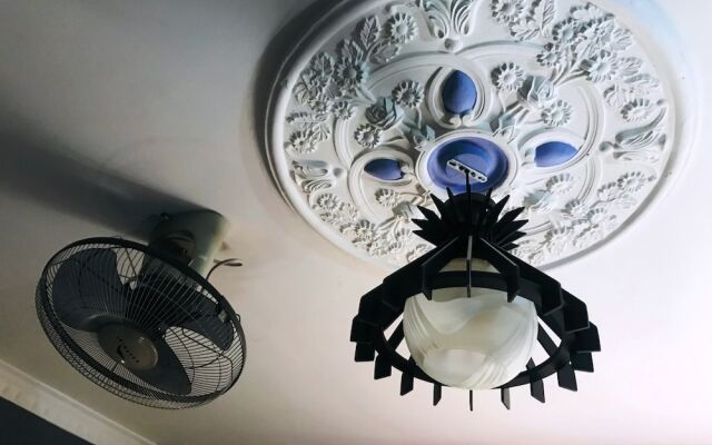 Savannah House - Hostel