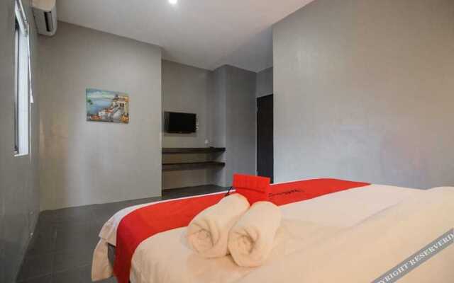 RedDoorz Plus near Maimun Palace 2 Medan