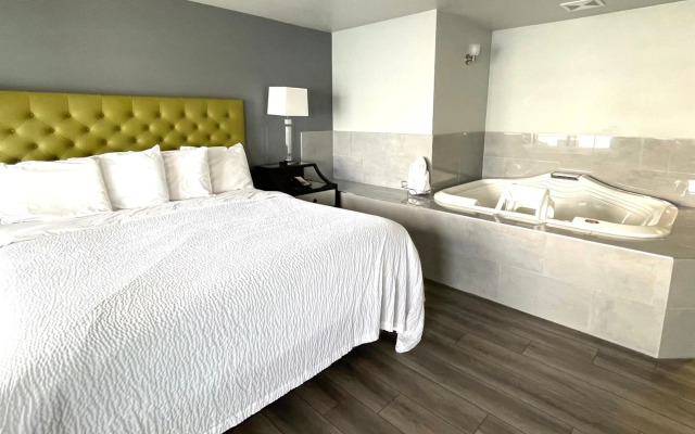 Tides Inn & Suites