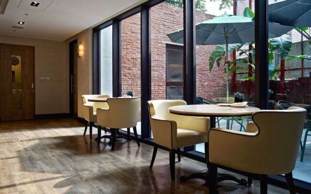 Taiwan Pavilion line 53