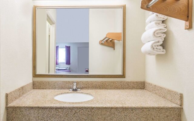 Red Roof Inn Edgewood