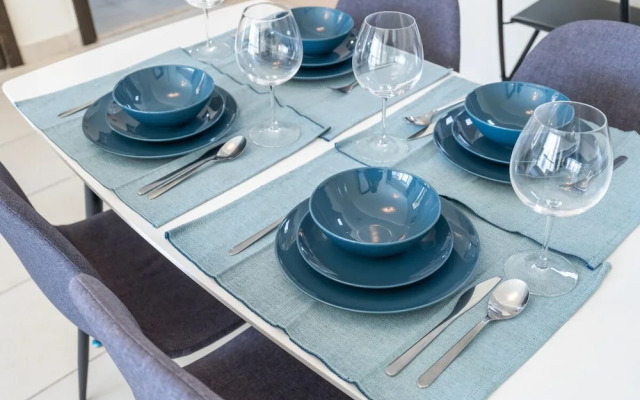 Refined 1BR Retreat in The Point Tower - Marina