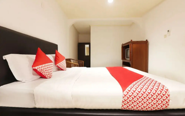 OYO 188 Nely Murni Residence