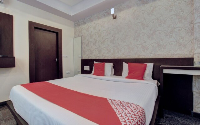 OYO 11414 Hotel Silver Suites