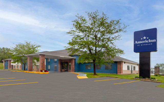 AmericInn by Wyndham Reedsburg