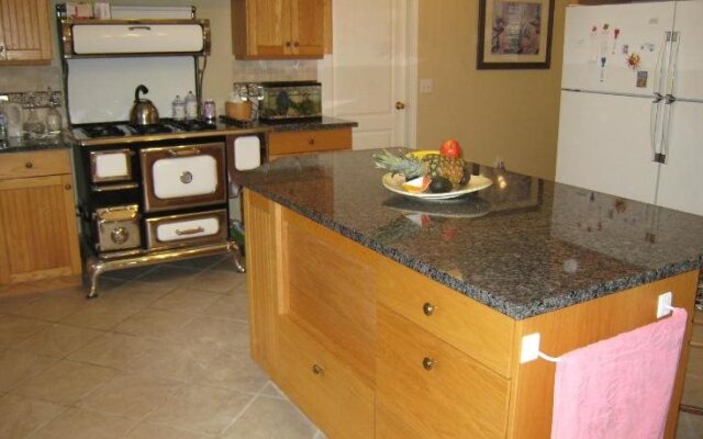 Kelowna Lakeview Cove Bed & Breakfast