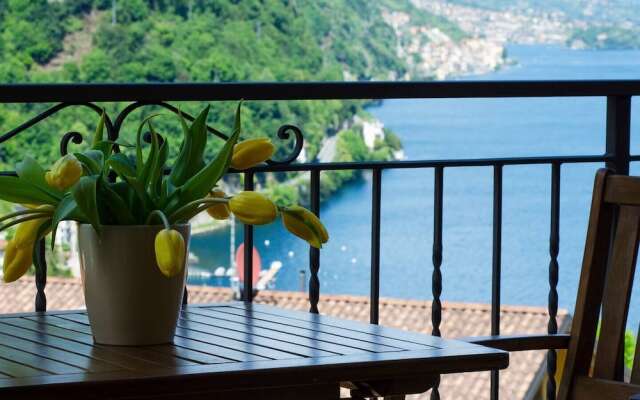 JOIVY Attic on the Lake