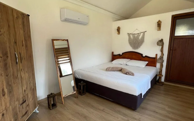 Marimare Beach & Bungalow Hotel