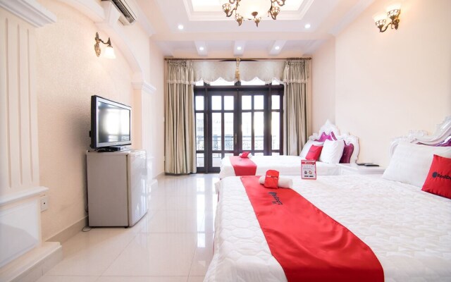 Reddoorz near Hoang Van Thu Park