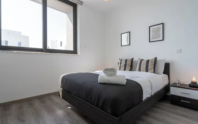 Taupe 2-BR Apt. & Balcony in Larnaca