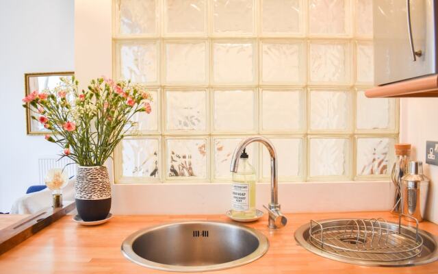 Bright 1 Bedroom Apartment in Seven Dials