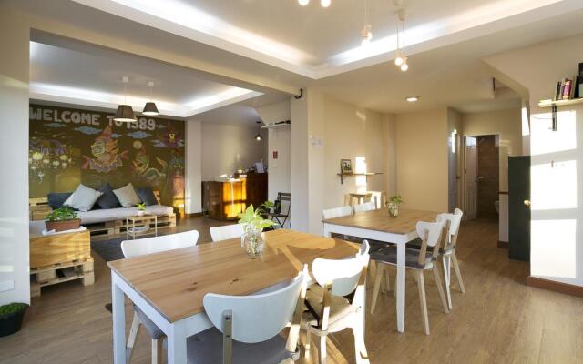 1989 Hostel & Cafe Ratchada