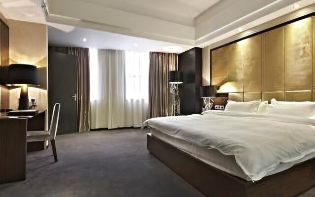 Platinum Crystal Hotel