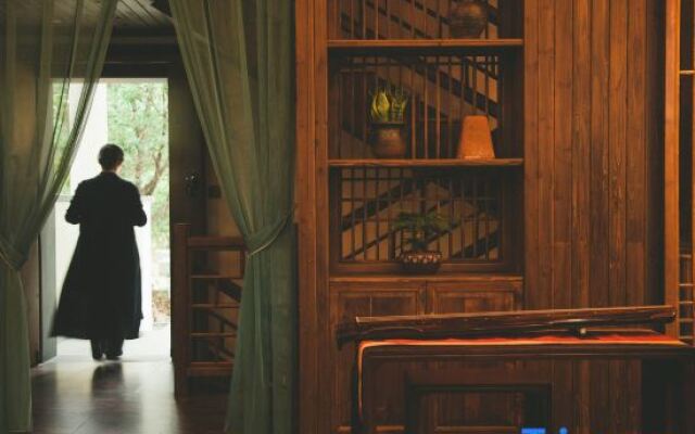 Wuyuan Fangzi Tea Homestay (Wuyuan High-speed Railway Station Xiangao Ancient City Branch)