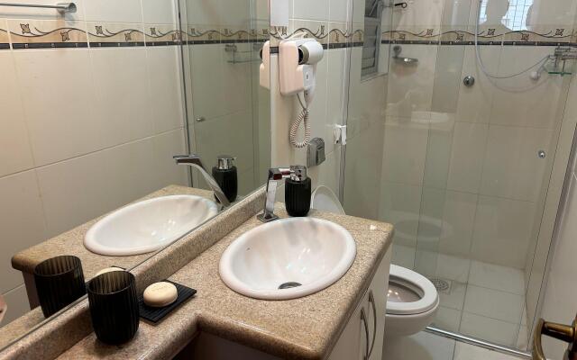 Apto otima localização Centro de Floripa ELY0201