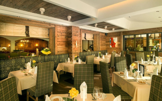 Hotel Alpendorf